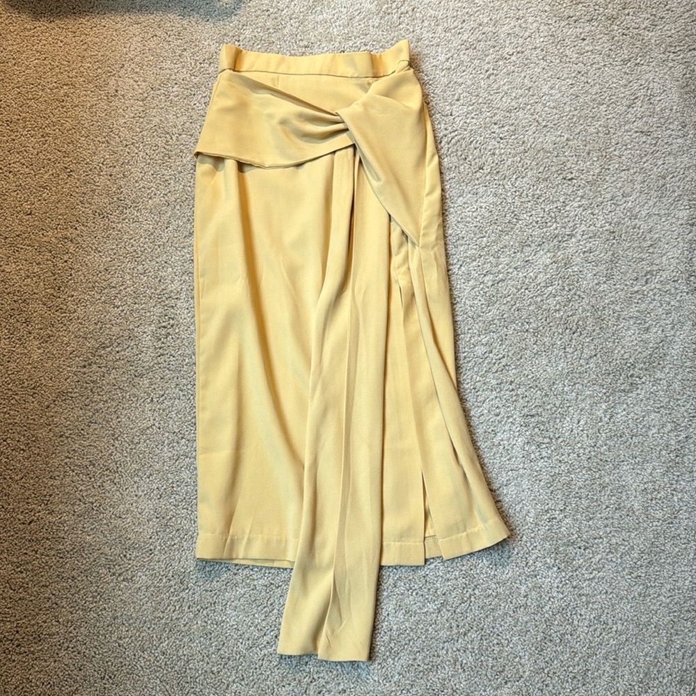 High Waisted Skirt with Fabric Tie - Medium Like New